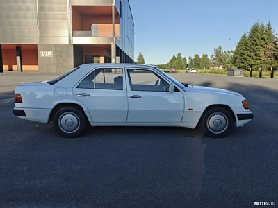 Mercedes-Benz 200 1989, photo 6/12