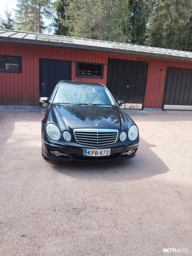 Mercedes-Benz 220