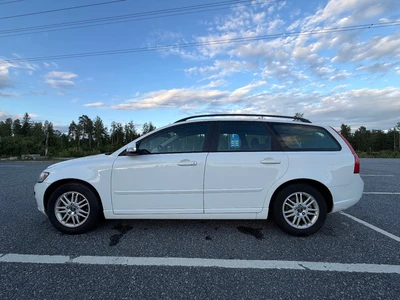Volvo V50 1,8F (125 hv) Momentum man 2009, kuva 4/14