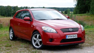 Kia Ceed 1,4 ISG LX 3D EcoDynamics 2010, photo 3/20