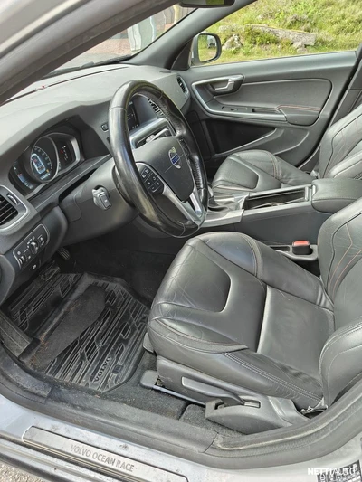 Volvo V60 2016, photo 5/12