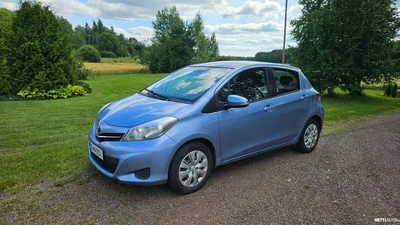 Toyota Yaris 1,33 Dual VVT-i Active 5ov 2013, kuva 2/14