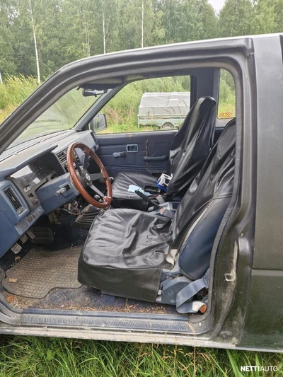 Nissan King Cab 1991, photo 4/6