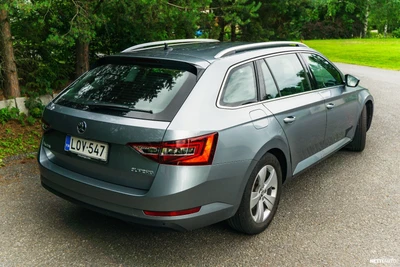 Skoda Superb 2019, photo 6/16