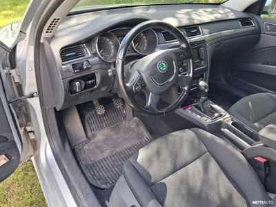 Skoda Superb 2012, photo 5/7