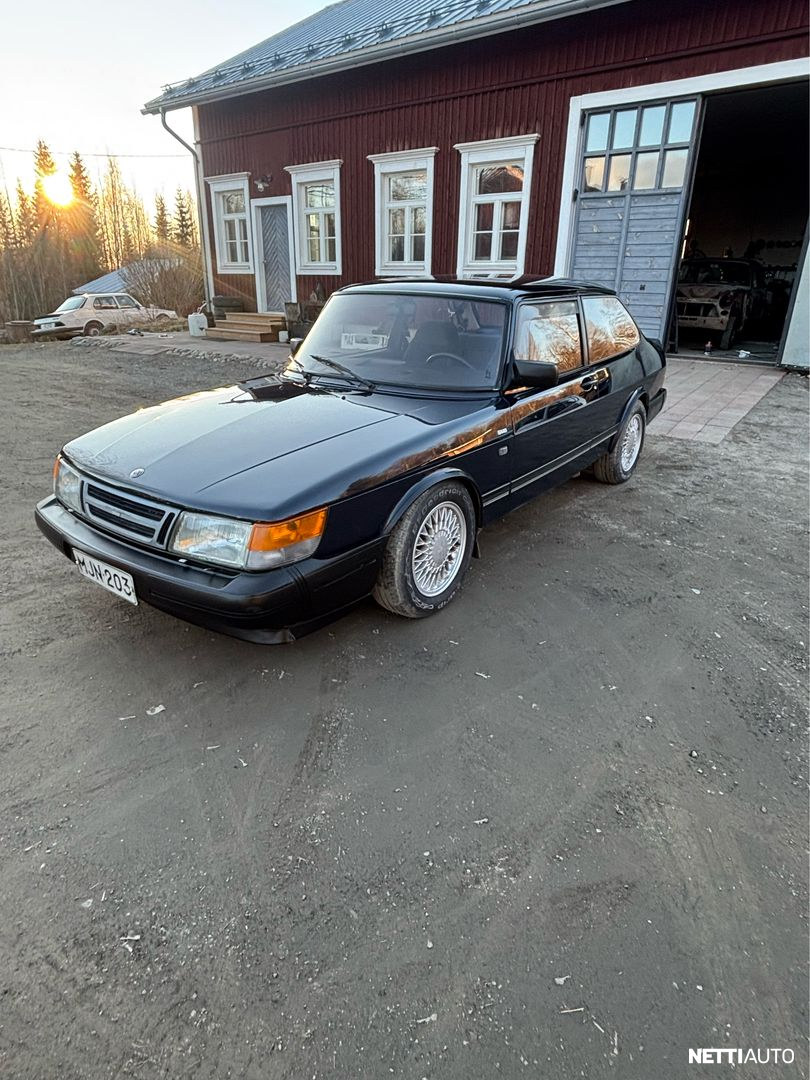 Saab 900