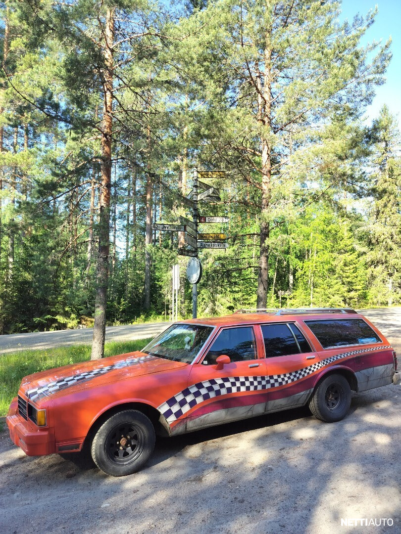 Chevrolet Caprice 1983, photo 2/2