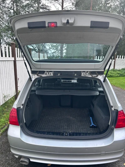 BMW 320 2010, kuva 2/11