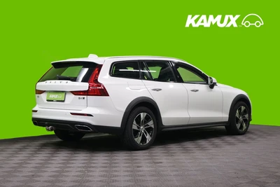 Volvo V60 Cross Country 2022, photo 4/26