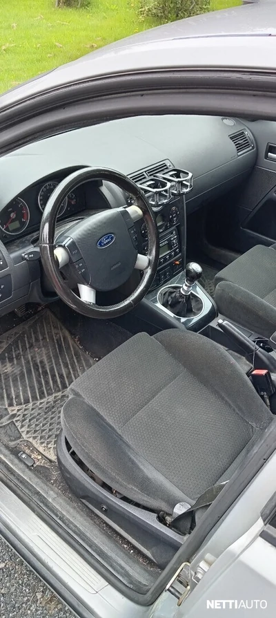 Ford Mondeo 1,8i 125hv Ghia Sportback 2003, photo 6/7