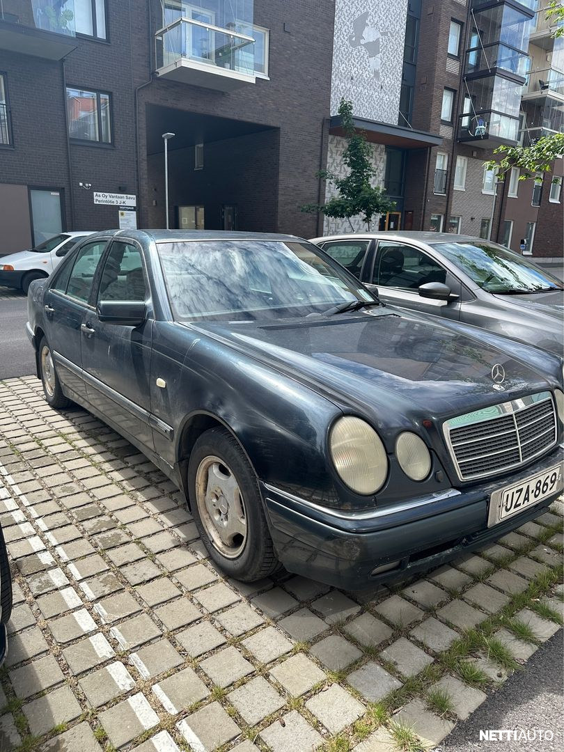 Mercedes-Benz E 230