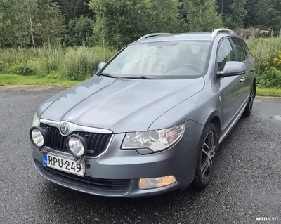 Skoda Superb 1,6 TDI Comfort 2012, kuva 2/7