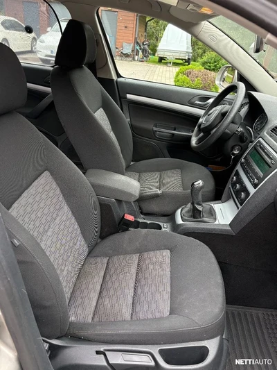 Skoda Octavia Combi 1,6 TDI Ambiente 2011, kuva 3/9