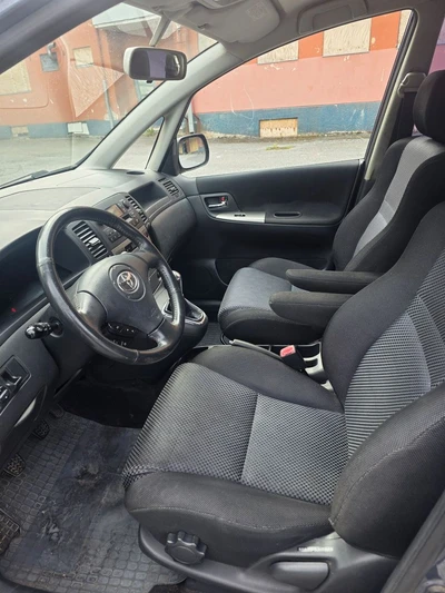 Toyota Corolla Verso 2003, photo 5/10