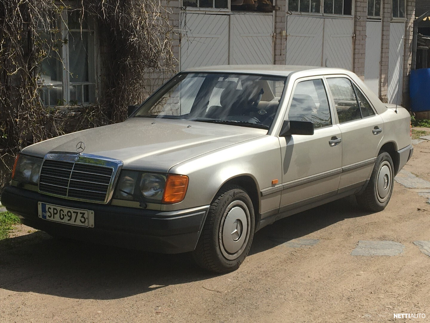 Mercedes-Benz 230