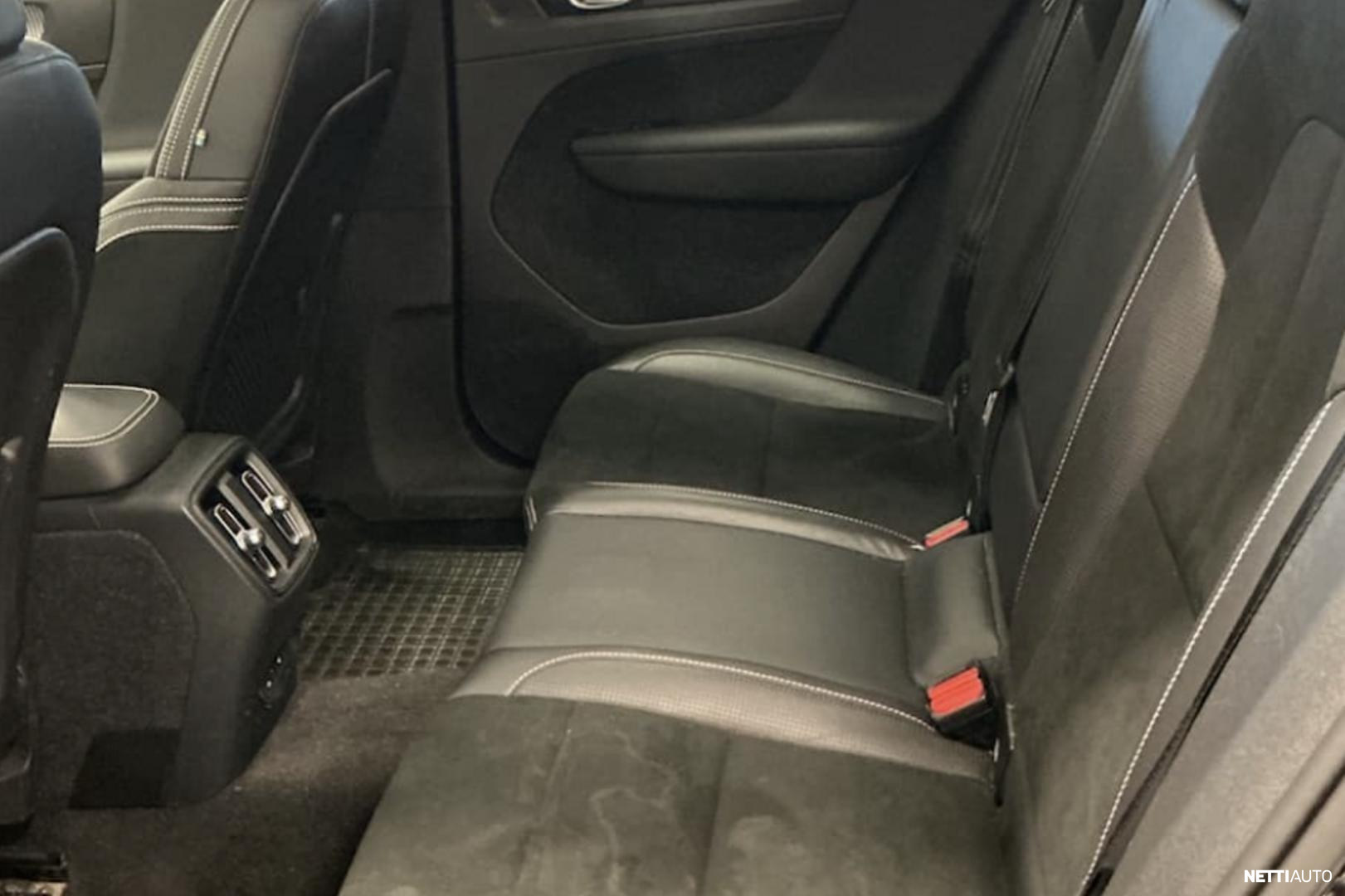 Volvo XC40 2021, kuva 4/5