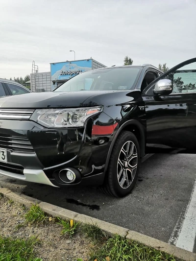 Mitsubishi Outlander PHEV 2015, kuva 2/22
