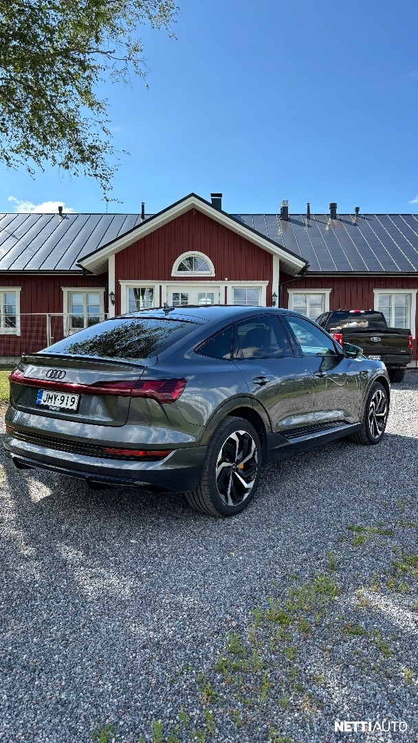 Audi e-tron 2021, photo 4/17