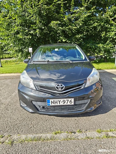 Toyota Yaris 2012, photo 2/16
