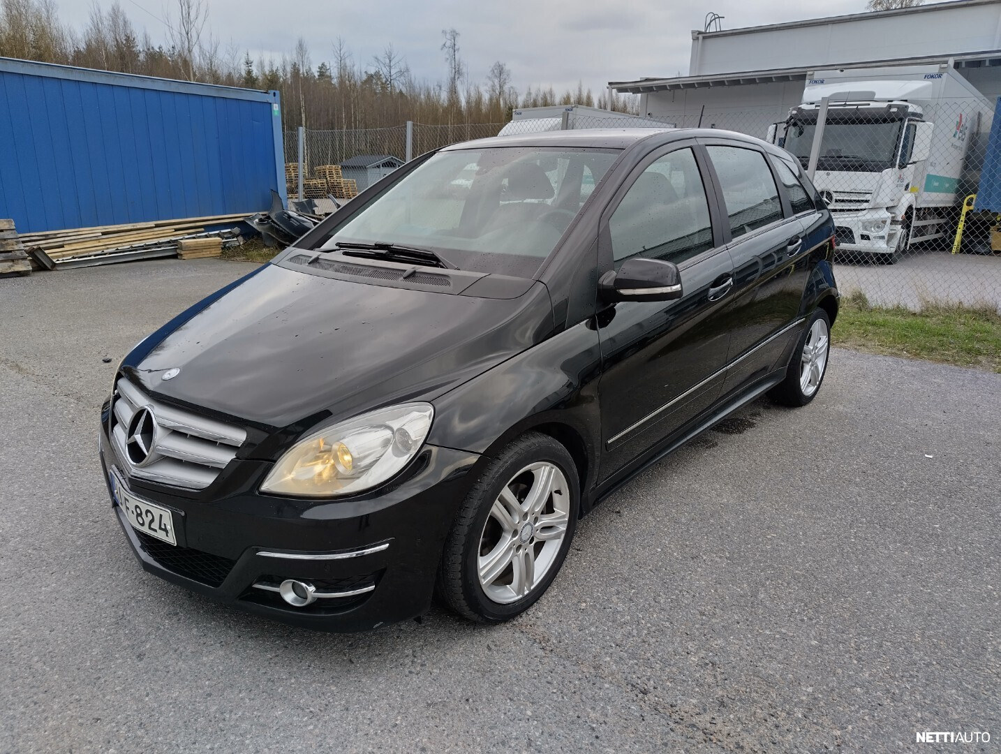Mercedes-Benz B 180