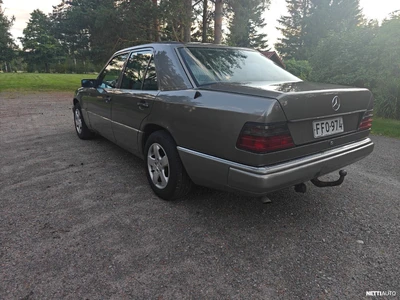 Mercedes-Benz E 250 1990, kuva 4/9
