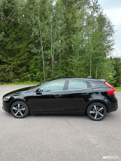 Volvo V40 D3 Momentum Business 2012, photo 7/14