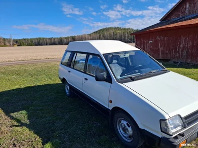 Mitsubishi Space Wagon 1989, kuva 2/12