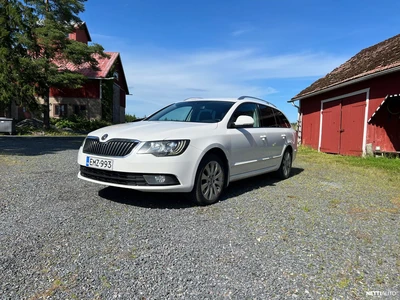 Skoda Superb 2014, photo 1/16