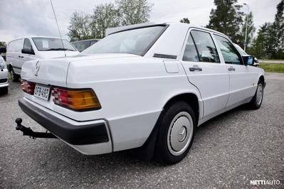 Mercedes-Benz 190 4D SEDAN 1989, photo 5/13