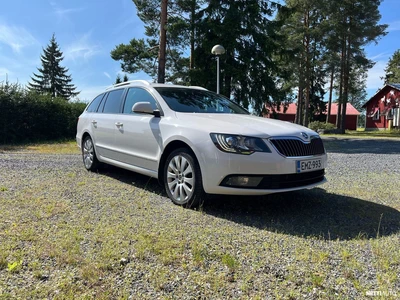 Skoda Superb 2014, photo 2/16