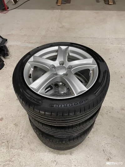 Volkswagen Touran 2012, kuva 6/6