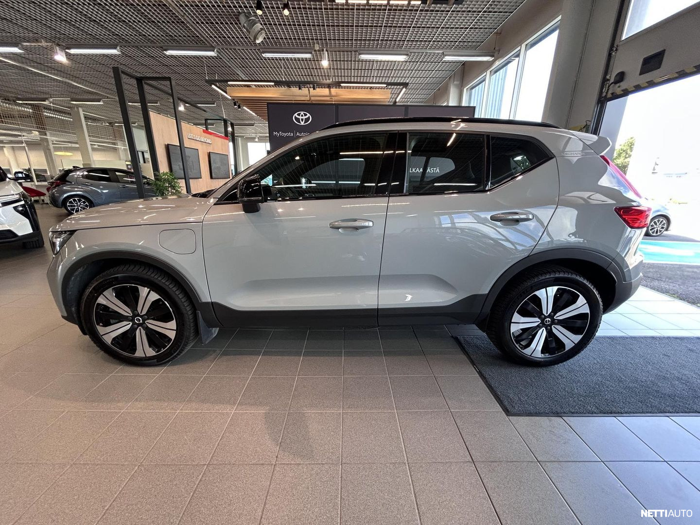 Volvo XC40 2023, photo 2/23