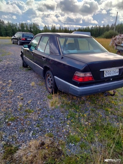 Mercedes-Benz 200 1995, photo 3/6