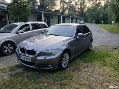 BMW 320 A E90 Sedan Business Comfort 2010, kuva 3/4