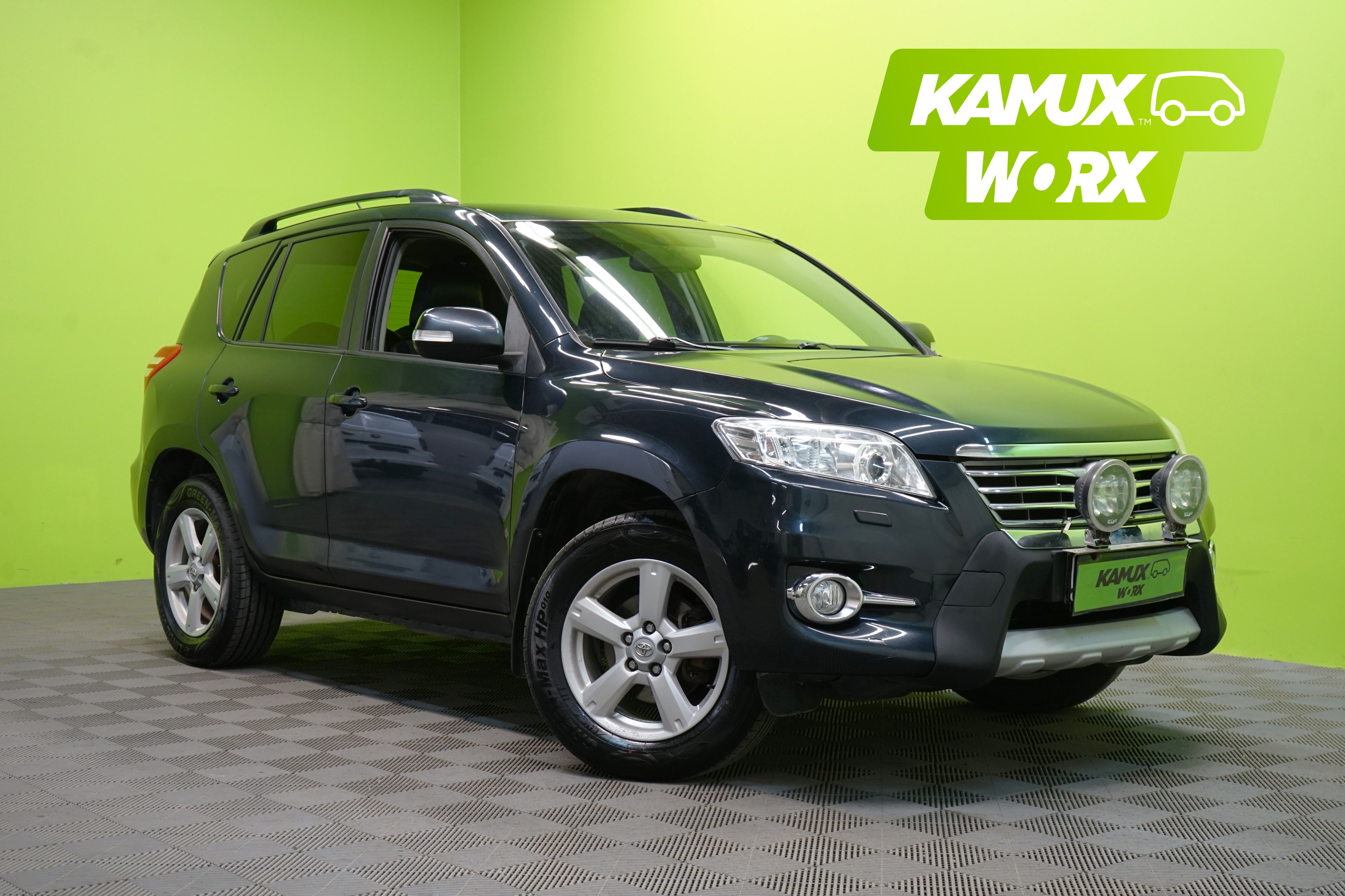Toyota RAV4 2,2 D-4D 4WD 150 Luxury / Webasto / Vetokoukku / Vakkari / Nahka-alcantara