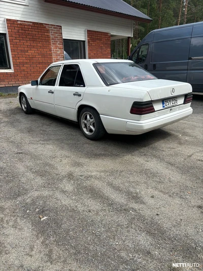 Mercedes-Benz 250 1985, photo 3/6