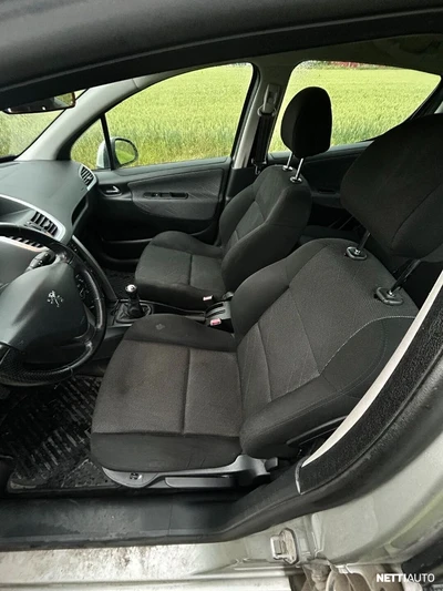 Peugeot 207 2007, photo 5/9