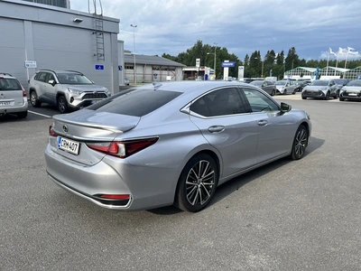 Lexus ES 300h Executive 2023, photo 6/18