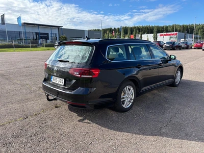 Volkswagen Passat 2022, photo 3/5