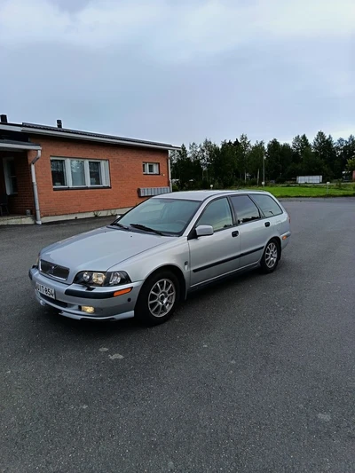 Volvo V40 2001, kuva 2/10