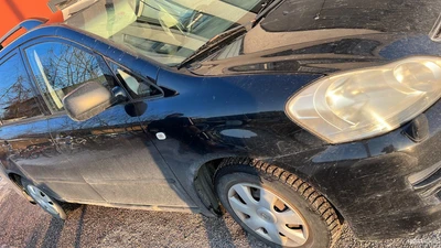 Toyota Avensis Verso 2,0 bensa Automatic 2003, photo 2/5