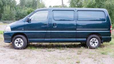 Toyota Hiace 2,5 D-4D 117 5ov 4WD pitkä 2009, kuva 7/20