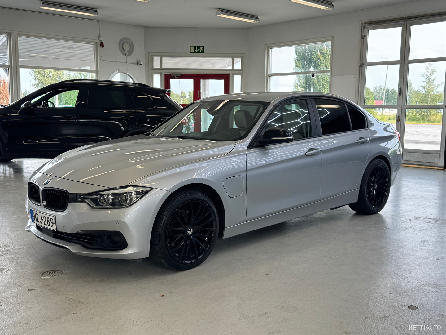 BMW 330