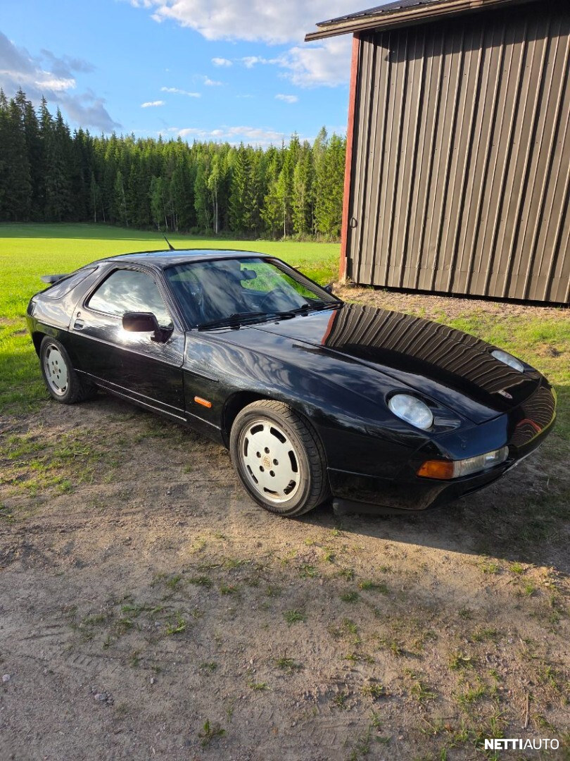 Porsche 928