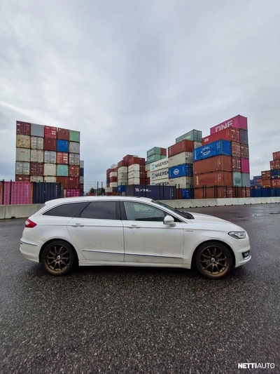 Ford Mondeo 2,0 TDCi 180hv Vignale 2016, kuva 3/12