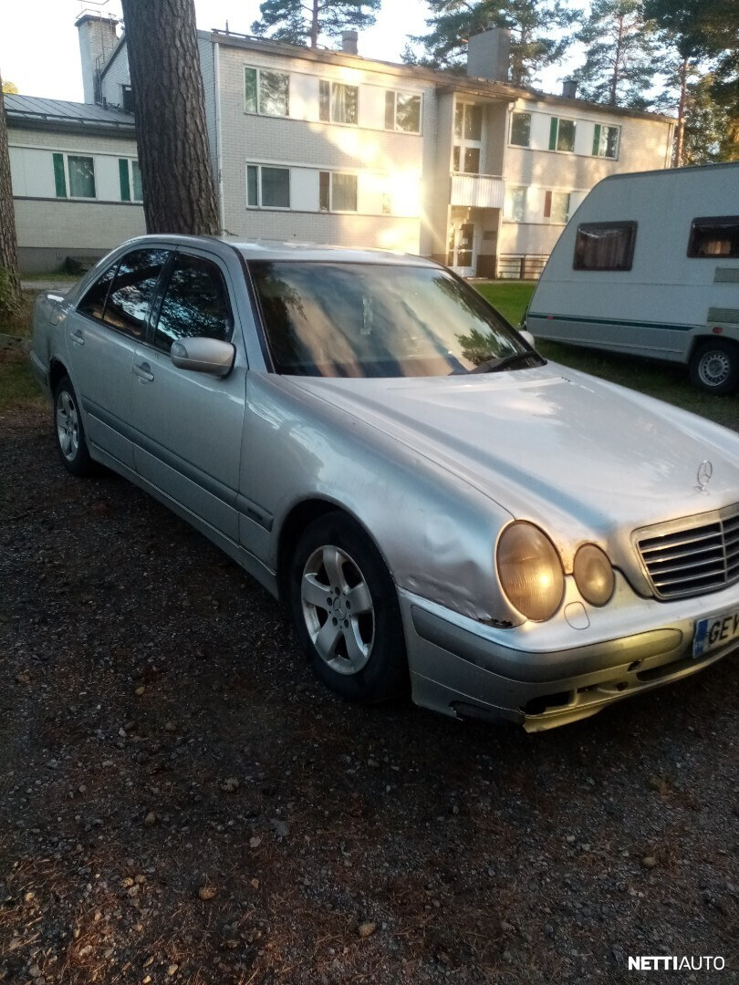 Mercedes-Benz E 200