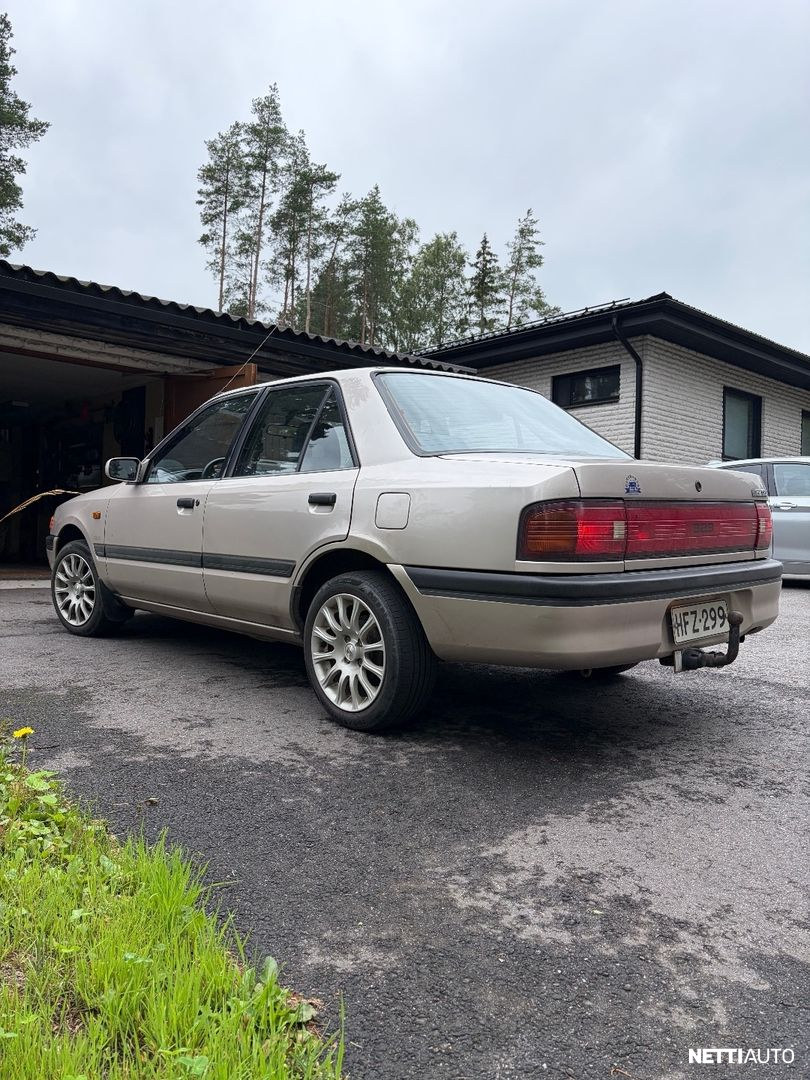 Mazda 323