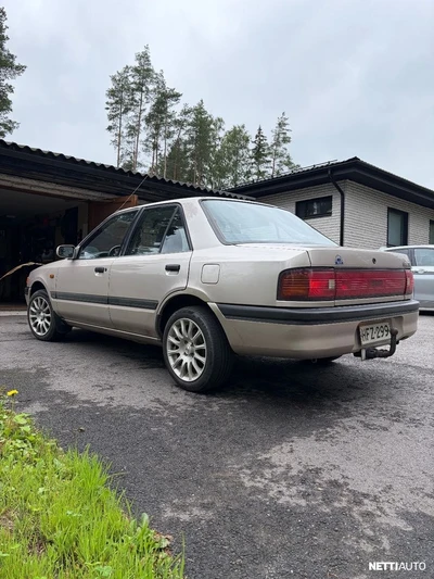 Mazda 323 1992, photo 1/12
