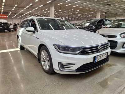 Volkswagen Passat 2016, photo 1/10