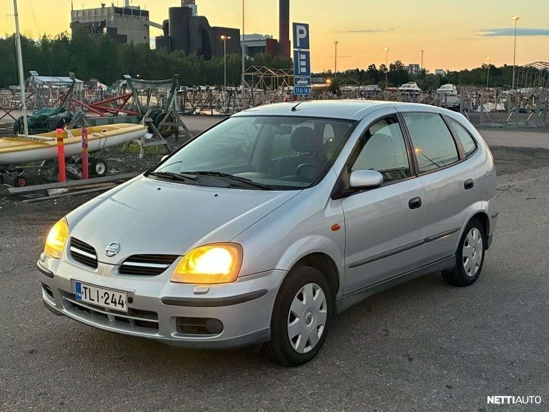 Nissan Almera Tino